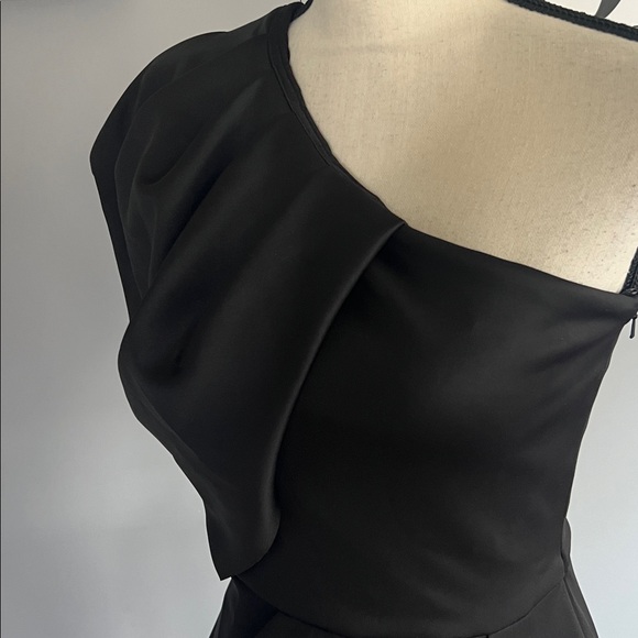 Black Halo Egan One Shoulder Gown - Picture 6 of 14